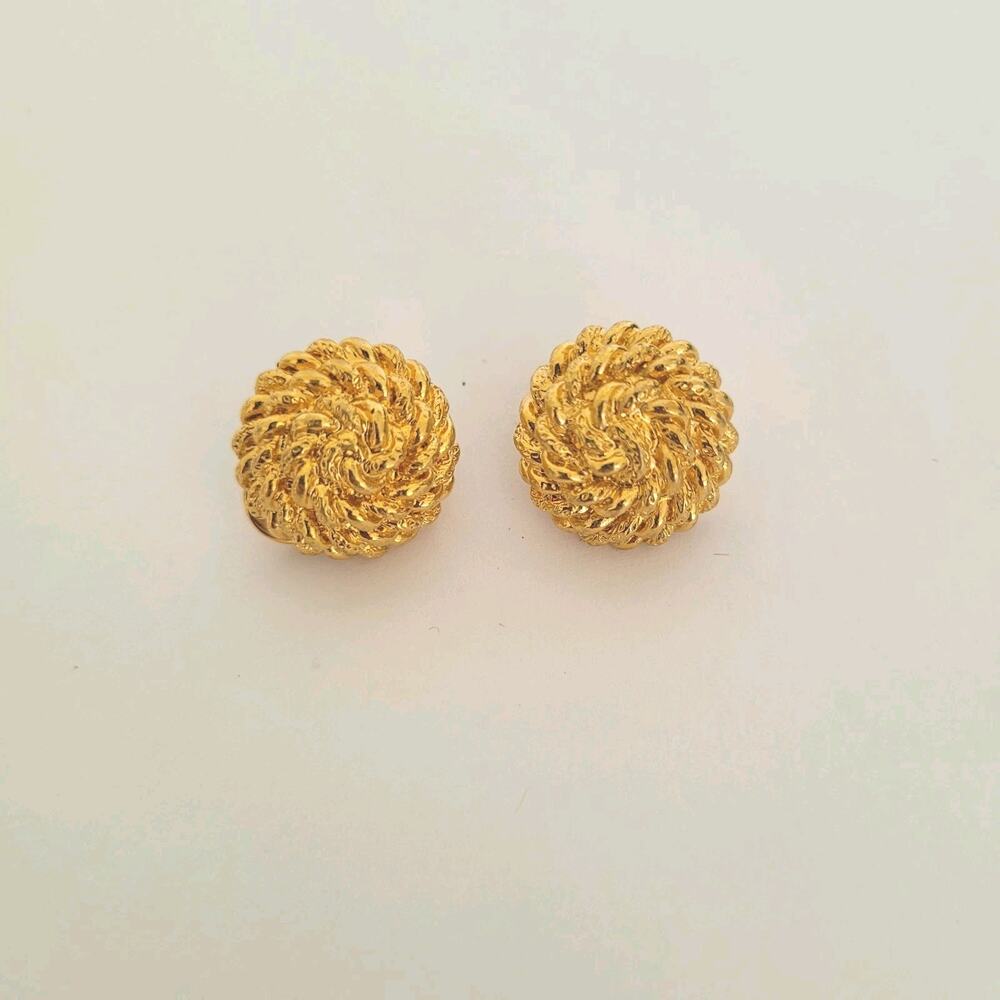 Vintage Monet Spiral Flower Floral Gold Tone Clip on Earrings Round Glam‎